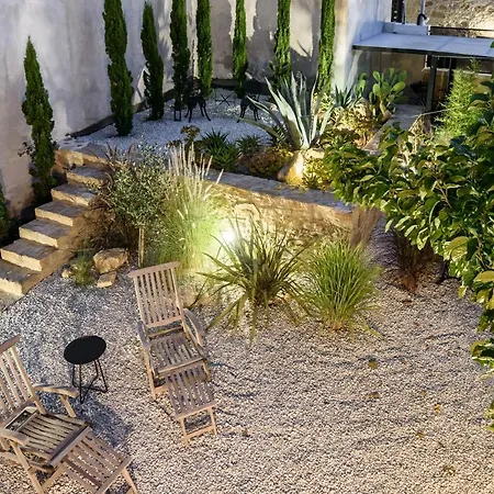 Semesterbostad Casa Olea - A Venetian Era With Courtyard Kondomarion